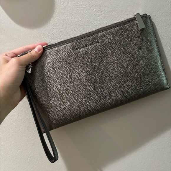Michael Kors Silver wristlet - Picture 2 of 9